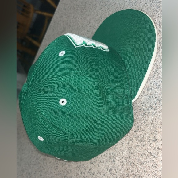 Fitted New Era Philadelphia Flyers Green Shamrock Hat. - Picture 6 of 6